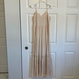 FOREVER 21 - Cream Colored Sweetheart Dress (M)